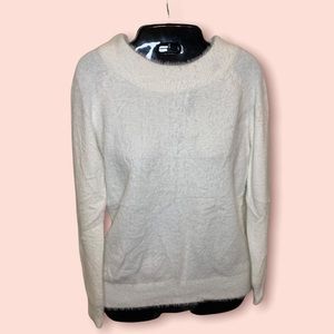 🛑SOLD🛑NWOT SheIn Eyelash Fuzzy Sweater in White Size M